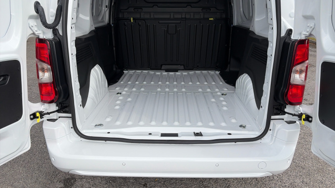 Vauxhall Combo Cargo Combo Diesel 1.5 Turbo D 100ps Prime Plus H1 Van - Image 12